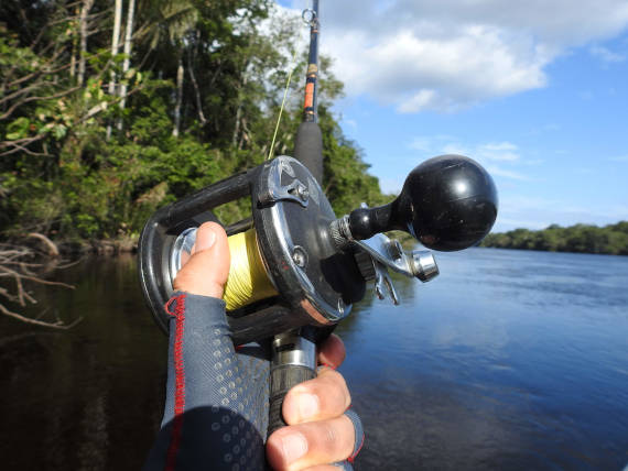 vara de pesca para viagem com pacotes de pesca