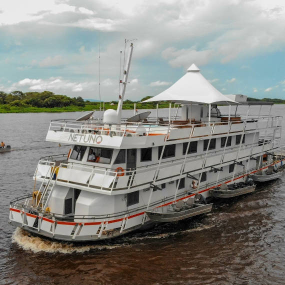 barco hotel para pescaria no pantanal