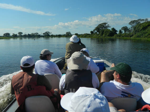 grupo de pescaria no pantanal